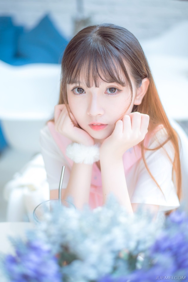远处，刘备军营中传来鸣金之声，庞德皱了皱眉，看了看四周，却见其他几路攻上城墙的荆州将士已经被击退，现在就只剩下关羽一路，明显破城无望，刘备担心关羽安危，因此不得不放弃这个难得的机会。
